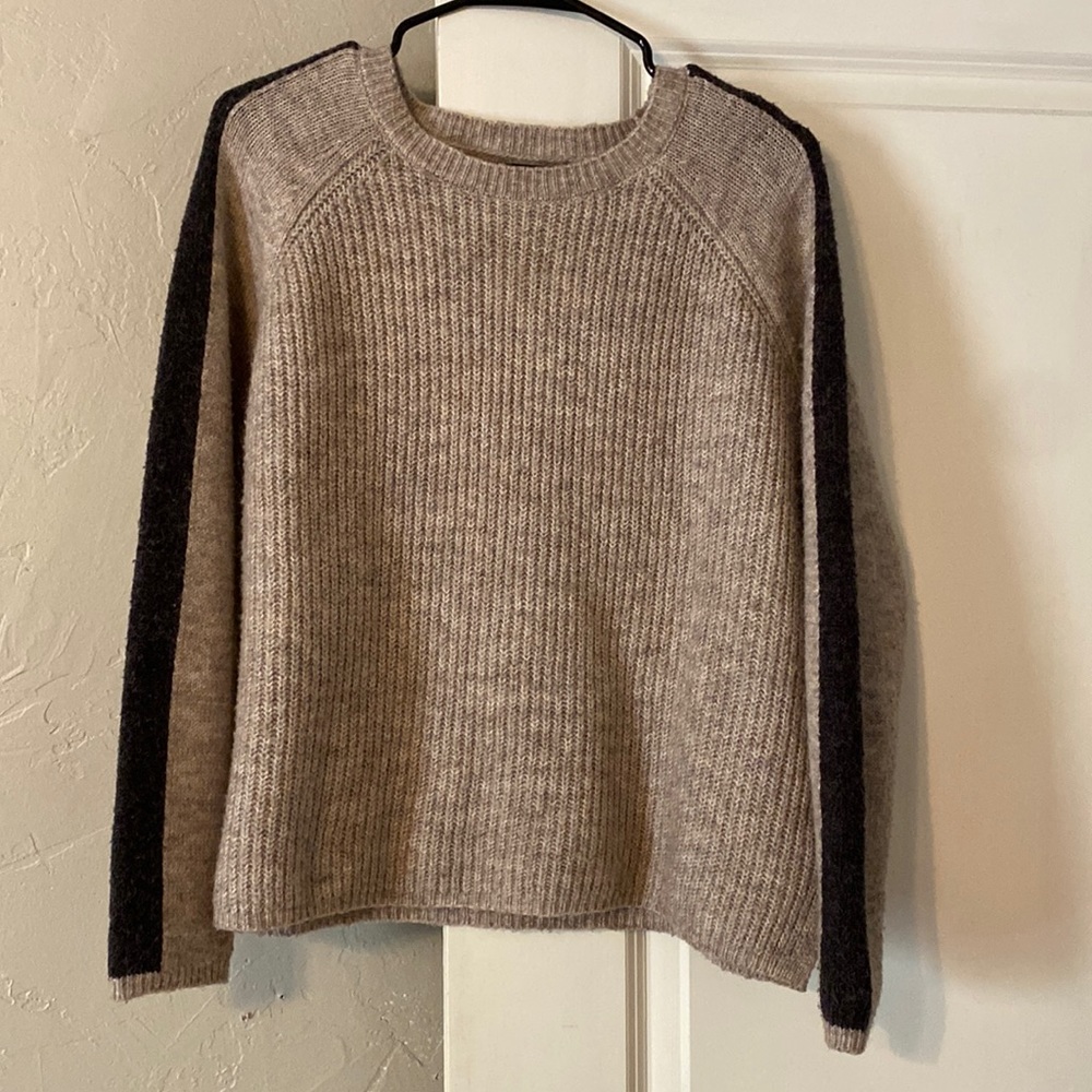 Two toned pullover knit